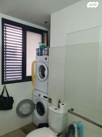 שרה אהרונסון 16