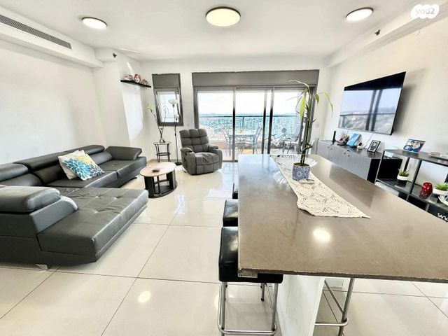 אהרון מזיא 3