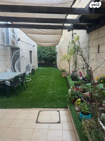 דירת גן, ברכה צפירה 8, רמת שרת, ירושלים