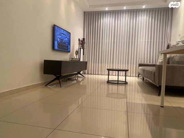 דירה, רחבעם זאבי 20, גרין ועם, חולון