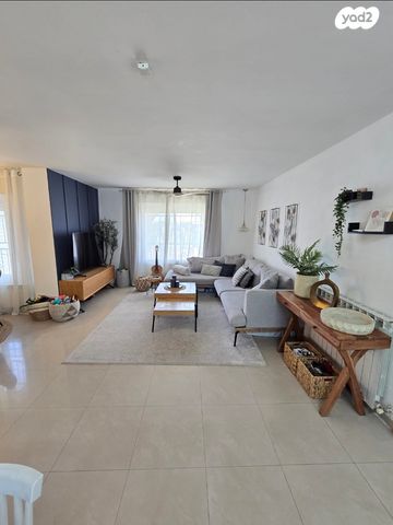 דירה, מרדכי אלקחי 57, ארמון הנציב, תלפיות מזרח, ירושלים