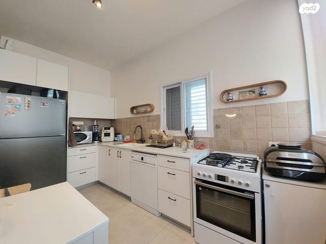 דירה, חומה ומגדל 27, מרכז, קרית עבודה, חולון