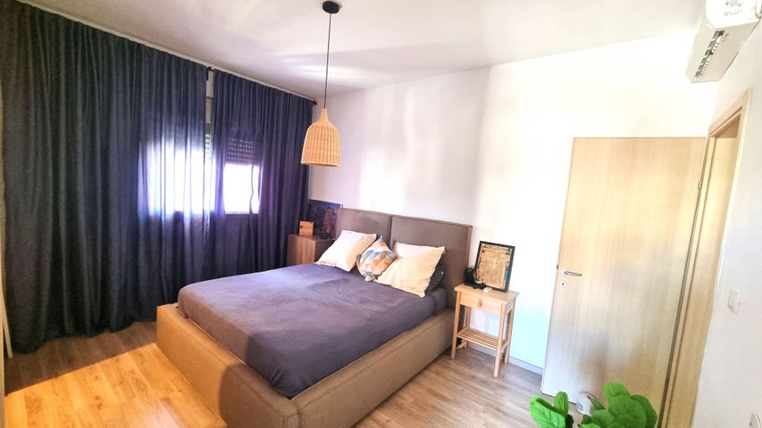 דירה, חסידה 18, חלומות זכרון, זכרון יעקב