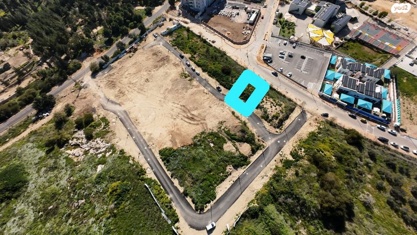 מגרשים, נחל הדס 8, צור יצחק