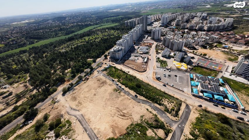 מגרשים, נחל הדס 8, צור יצחק