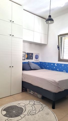 דירה, חסידה 18, חלומות זכרון, זכרון יעקב