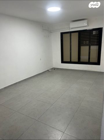 שדרות ירושלים 43