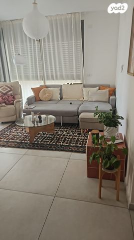 דירה, יואב 14, חרוזים, רמת גן