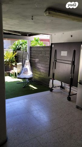 טריפלקס, בעל שם טוב 24, מרכז העיר, קרית אתא