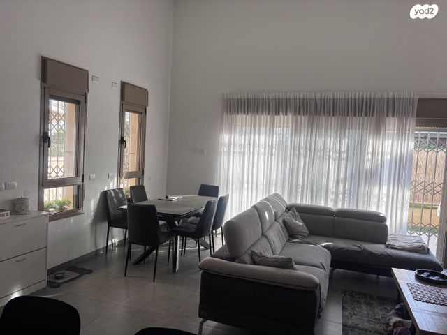 דו משפחתי, פרג 23, פרדסיה, פרדסיה