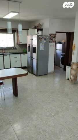 טריפלקס, בעל שם טוב 24, מרכז העיר, קרית אתא