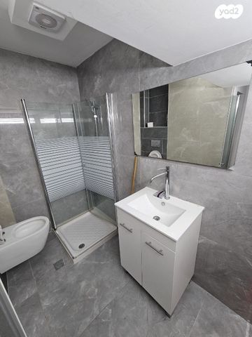 דירה, הפלמ"ח 25, מרכז העיר, סביניה, הוותיקה, קרית ביאליק