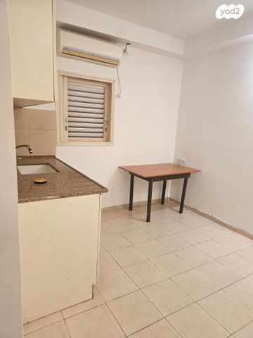 יחידת דיור, הרצל 140, ג' / מרכז מזרח העיר, רחובות