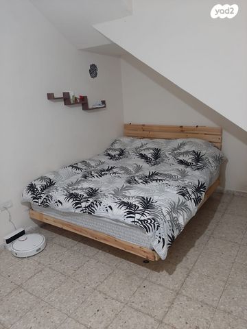 יחידת דיור, הרצוג 59, גני אזור, אזור