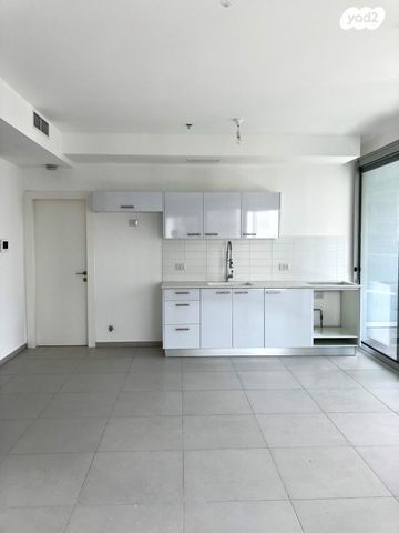 דירה, גרציאני יצחק 6, גני שרונה, קרית הממשלה, תל אביב יפו