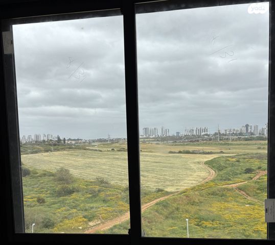 לאה גולדברג 6