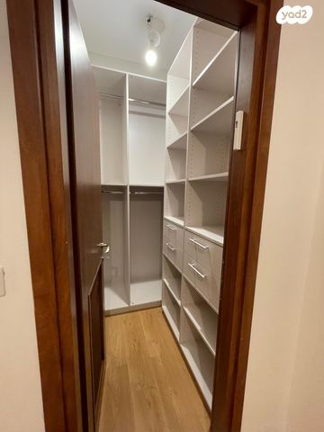 דירה, כרמל 5, אחוזת הנשיא, רחובות