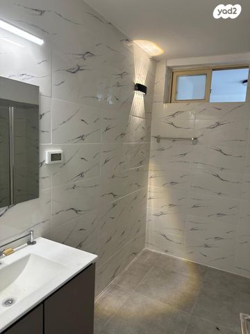 דירה, מעלה הבנים 406, שכונה ותיקה - מרכז העיר, מעלות תרשיחא