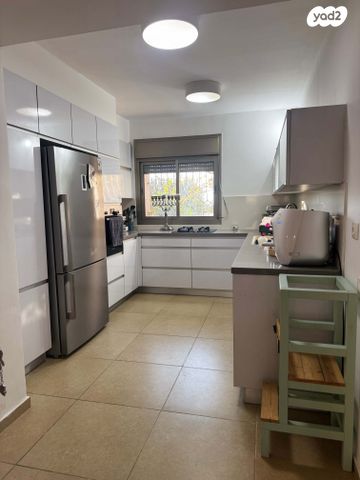 דירת גן, נחל צלמון 23, צור יצחק, צור יצחק