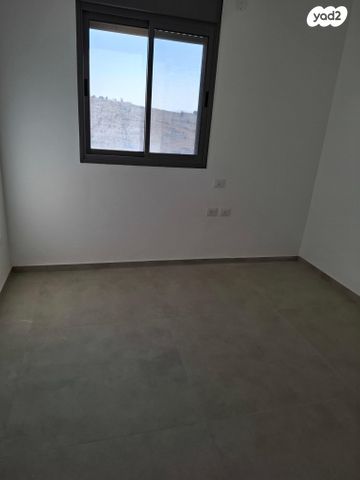 גג/ פנטהאוז, לשם 13, שאר העיר, אריאל