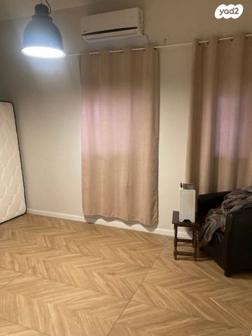 דירה, נסים בכר 5, מחנה יהודה - לב העיר, ירושלים