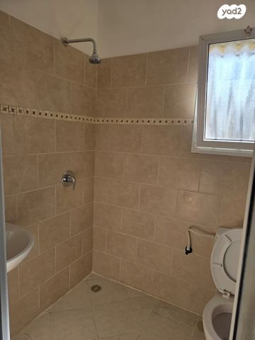 שדרות בגין 77