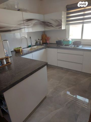 דו משפחתי, מרדכי אנילביץ' 9, נווה זית, לוד