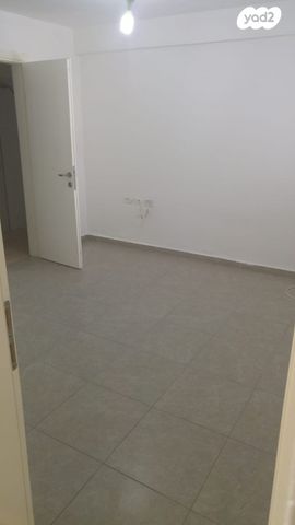 דירת גן, מגדל 50, קרית ויצמן, רעננה