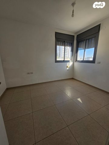 דירה, לוטם 37, הפרחים, חריש