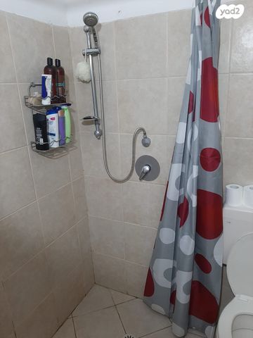 יחידת דיור, הרצוג 59, גני אזור, אזור