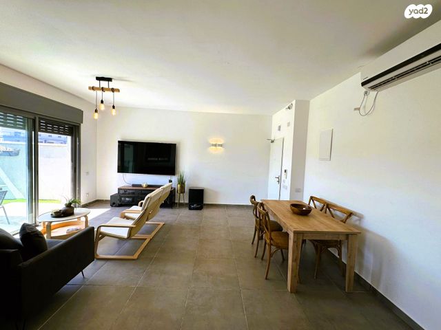 דירת גן, כלנית 5, הפרחים, חריש