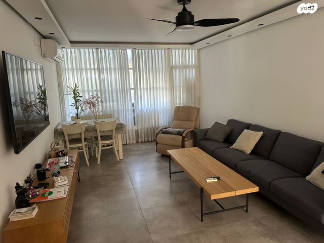 דירה, החרמון 4, קרית שרת מזרח, חולון