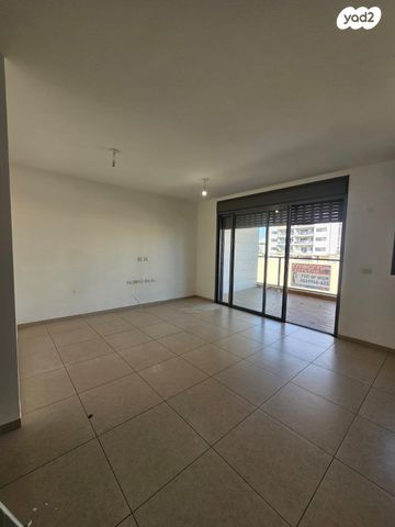 דירה, לוטם 37, הפרחים, חריש