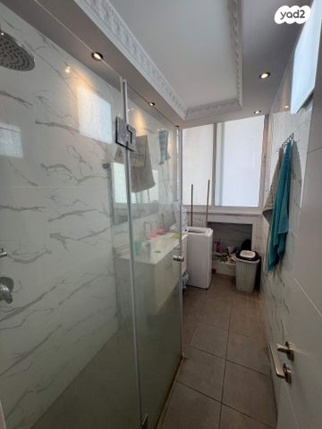 דירה, רש"י 11, רמב"ם, ראשון לציון