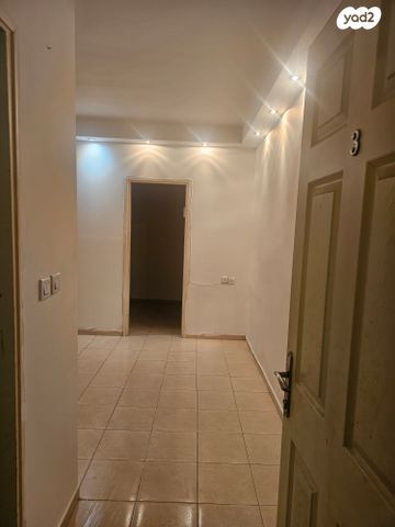 יחידת דיור, הרצל 140, ג' / מרכז מזרח העיר, רחובות