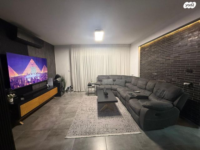 דירת גן, החרוב, מצפה העמק, מגדל העמק