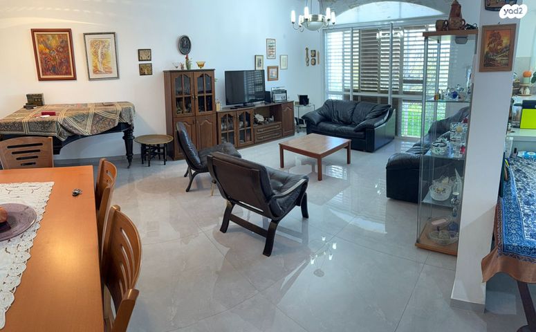 דירת גן, חוט השני, מגדים, מעלה אדומים