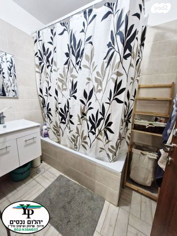 דירה, הרכס, עתלית