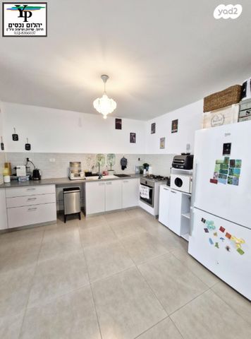 דירה, הרכס, עתלית