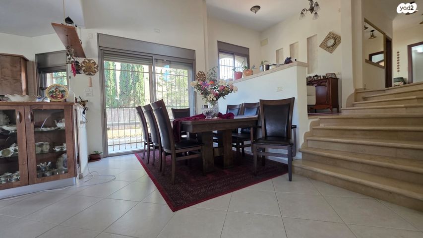 בית פרטי/ קוטג', ניגונים, רננים, ערד