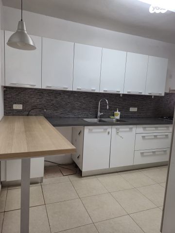 דירה, ש"י עגנון, רעננה