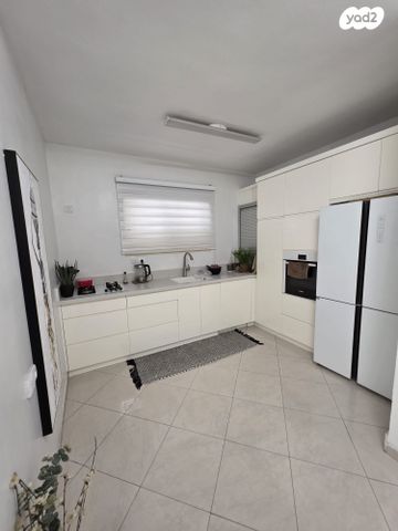 דירה, יעקב פיכמן, חולון