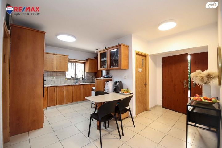 דו משפחתי, ספינת אגוז, מול היקב, זכרון יעקב