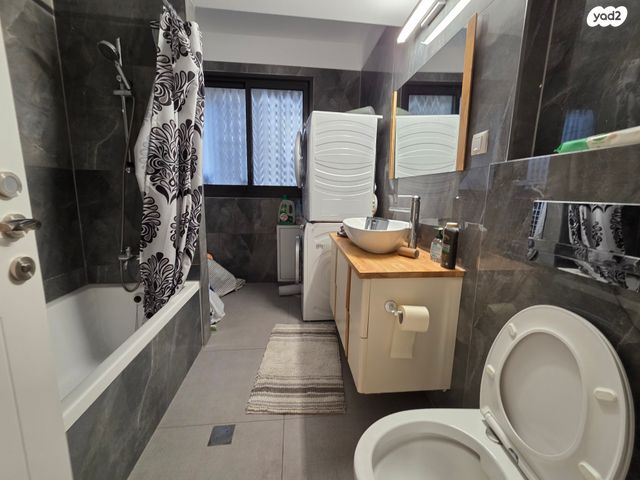 דירה, הכינור, שאר העיר, גבעת זאב