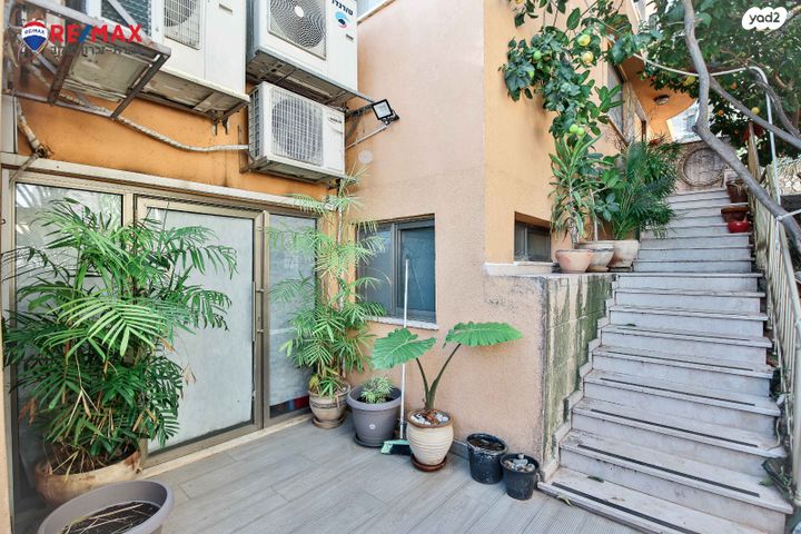 דו משפחתי, ספינת אגוז, מול היקב, זכרון יעקב