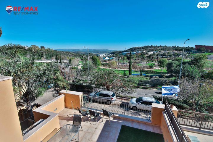 דו משפחתי, ספינת אגוז, מול היקב, זכרון יעקב