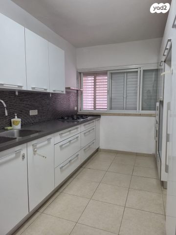 דירה, ש"י עגנון, רעננה