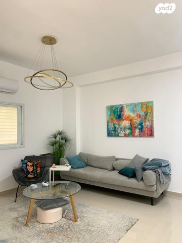 דירה, גבעת הרמבם, גבעתיים