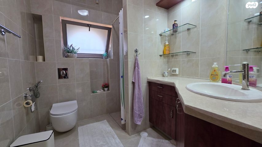 בית פרטי/ קוטג', ניגונים, רננים, ערד