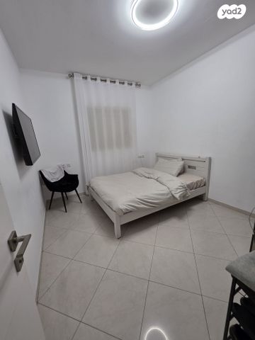 דירה, יעקב פיכמן, חולון